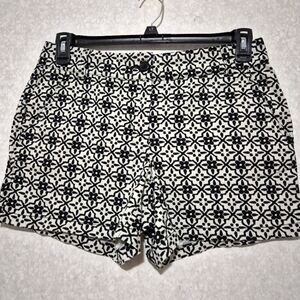 ESTABLISHED 1962...Floral Black and White Shorts for Casual Style..SIZE:8